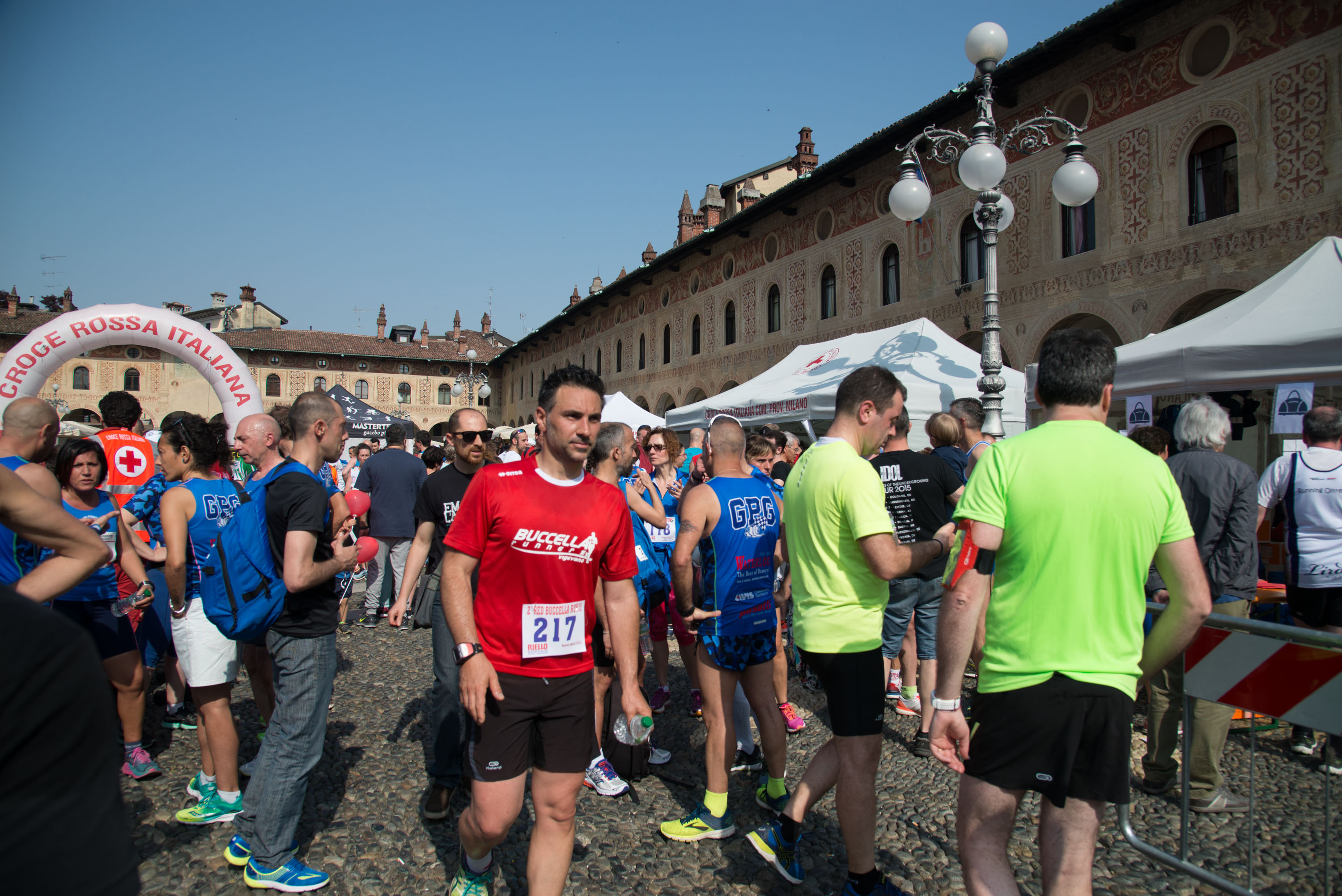 Croce Rossa Italiana Comitato di Vigevano e i Buccella Runners Vigevano hanno organizzato la seconda edizione della corsa a scopo benefico "Red Buccella Run"